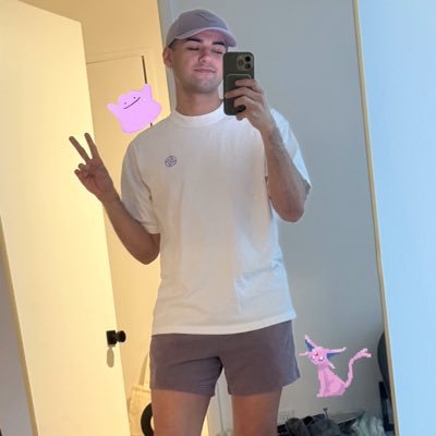 applejuice217's profile picture. 𝓙𝓾𝓼𝓽 𝓼𝓲𝓶𝓹𝓵𝔂 𝓮𝓶𝓫𝓻𝓪𝓬𝓲𝓷𝓰 𝓽𝓱𝓮 𝓬𝓱𝓪𝓸𝓼 ✨❤️