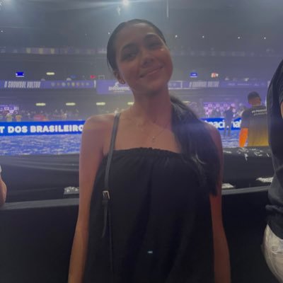 jornalista e publicitária em formação pela PUC-Rio, redatora de esportes no @jornalodia & futebolista por criação.