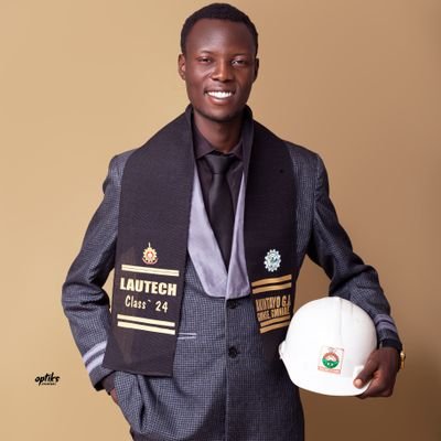 A volunteer of the Nigeria Red Cross Society