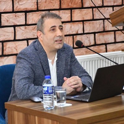 ilhangok52's profile picture. Gümüşhane Üniversitesi Tarih Bölüm Başkanı, Doç. Dr., Seyyah-ı hakîr, Siyaset Bilimci, Ordu-Gümüşhane