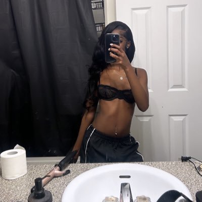 sumsexyliar's profile picture. im just talking shit