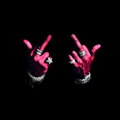 whos_phobia's profile picture. 🦇 inconsistency is a killer