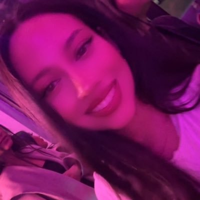 backstagebamby's profile picture. who do you think you are I am