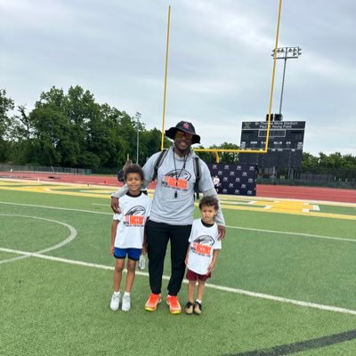 Oak Hills High School RB Coach/JV HC | Track & Field Coach #StrongWorkEthic #PositiveAttitude #MakingAnEffort #DoSimpleWell #OHTOUGH