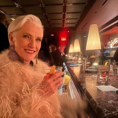 Bestselling International Author of A Woman Makes A Plan 📖Doctor of Dietetics g Supermodel☺️💃# it’s great to be 76 Manager: anna@mayemusk.com