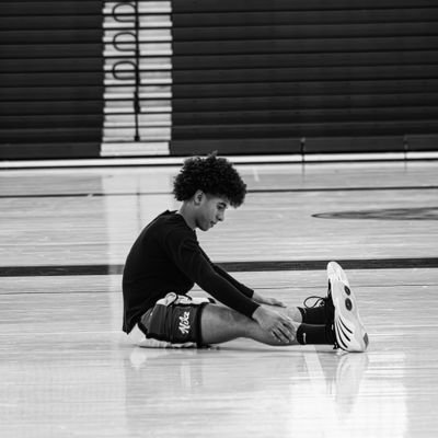 28🎓
Attending Booker T. High School
   IG: iam_.jd0