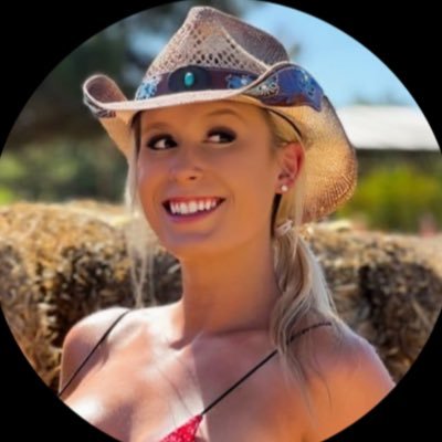 SwensonSw's profile picture. Minnesota girl who followed the sunshine to Arizona ☀️ More content of me below 👇