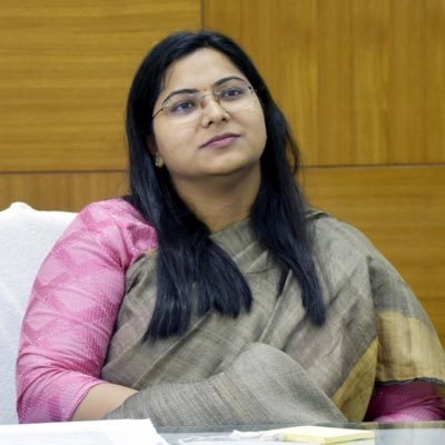 IAS Officer _2018 | Telangana Cadre|Engineer, Painter, Animal Lover | Proud Bihari .Nation above all| posted as District Collector & Magistrate Nirmal