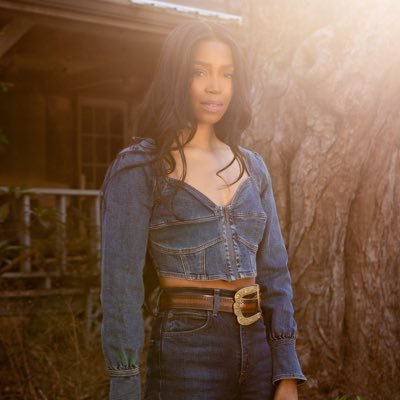 #CMTNextWomen Of Country Class ‘21 🎶 My Delux Album ‘Woman In The Mirror’ Is OUT NOW 📲🔗👇🏽
