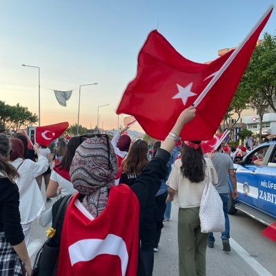 iremgyik's profile picture. Ey Türk gençliği! Birinci vazifen; Türk istiklalini, Türk cumhuriyetini, ilelebet muhafaza ve müdafaa etmektir