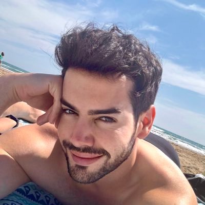 Tripulante de Cabina ✈️☁️ Rojo y Orgulloso 🏳🌈 • Gamer, Little Monster y Eurofan ✨ • Traviajando •