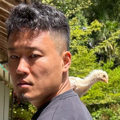 修行中/新卒で1年会社員→6年フリーランス→転落→2025年2月から転職エージェント→入社3ヶ月目で営業成績1位→転職→1日16時間週7稼働→?/2016年度ミスター早稲田/BIG3→600kg/登録者8万人のYouTuber/山奥でイノシシ狩って自給自足/海外渡航29カ国/1児の父/著書「20代でセミリタイア」
