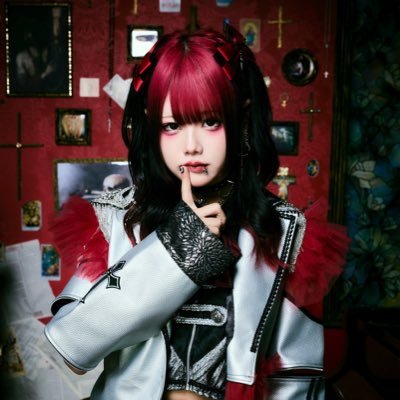 ♰ 深紅🩸 ◸ @shaholi_info ◿ 🪦♰ #なこちま安定剤 映画と音楽と優しい人が好きですお手柔らかに( ꕹ )❤️🩹