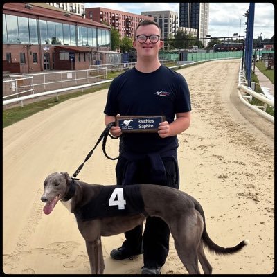 weather oak kennels home of professional trainer Simon deakin dual attached perry Barr , nottingham greyhound tracks.