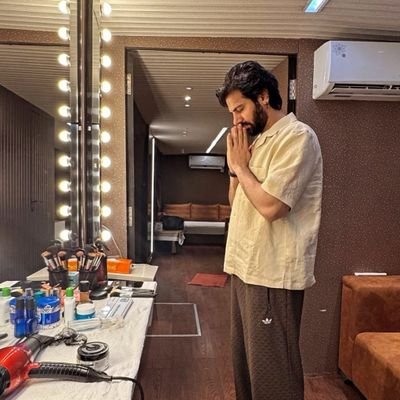 Fan account for @KaranVeerMehra
Waiting for Zehraak in Silaa 💥
Main : @Sai_l07