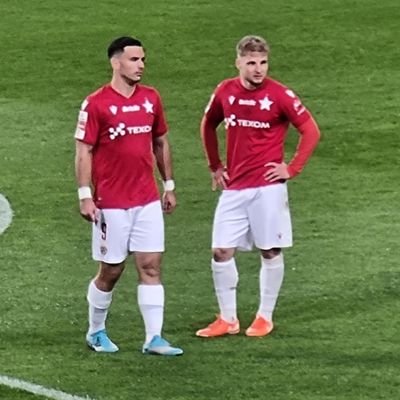 jestem sobą, nie zgrywam kogoś kim nie jestem, jak musze zarobić hajs to idę i go zarabiam, nie chwale się tym, nie mówię komu coś zrobię, to nie w moim stylu