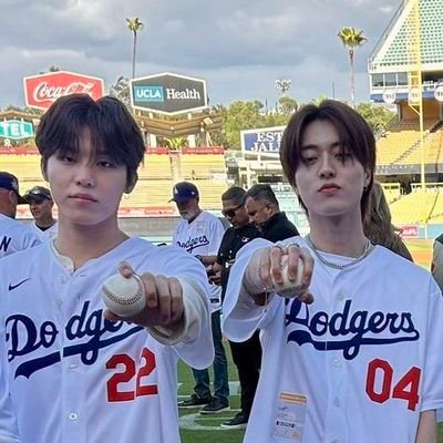 second acc @ivybluegum || Dreams are like TREASURE. You must FIND YOUR TREASURE or you must become a TREASURE MAKER || #TREASURE #THEBOYZ #SEVENTEEN #ENHYPEN
