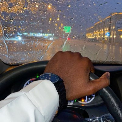 kingzie12's profile picture. ⚡️