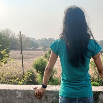 शून्य से बहुमुल्य होने तक का सफ़र,
अनगिनत ठोकरों से होकर गुजरता है..✨🔥