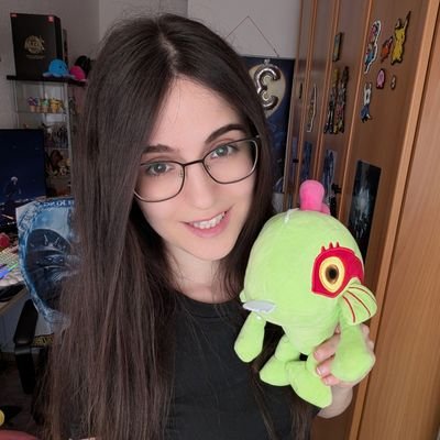 World of Warcraft ☆ Kingdom Hearts ♡ Cosplay ☆ Souls ♡ JJK ♡ P5 ♡ Pokémon TCGP ♡ Anime / Manga 📚 Web Developer 💻 Stream ⇾ https://t.co/zJlJTwMEXb 🎮
