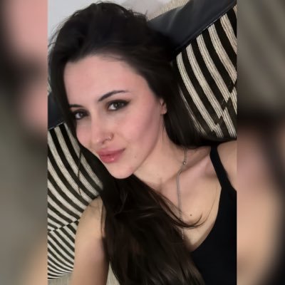 _aybenk's profile picture. messi derin düşüncelere dalmış gibi