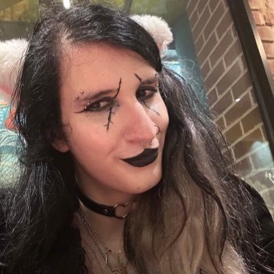 Puppygirlbites_'s profile picture. silly stoner puppygirl :3🖤 she/they 18+. 🔞