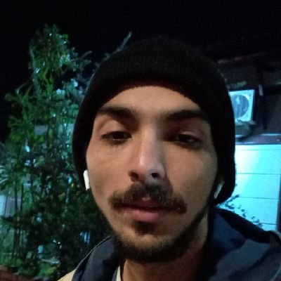eu e meu mano Edgar dentro de uma Kombi ouvindo Ana Carolina e fumando um.