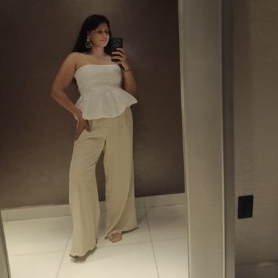 Paolalilperza's profile picture. El romanticismo es mi condena perpetua ...                                                          
Los gatos y las hamburguesas son mi pasión 🫶🫰