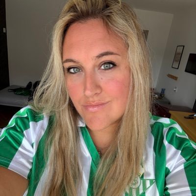 gaditana, socia del REAL BETIS BALOMPIÉ 💚⚽️ verdiblancos son nuestros colores, por el mundo los defiendo yo. ✈️🌏🏳️🌈