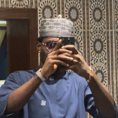 sbbontu's profile picture. I SPEAK FASHION AND DESIGN 📜