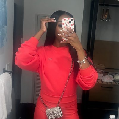 thereaalmya's profile picture. 