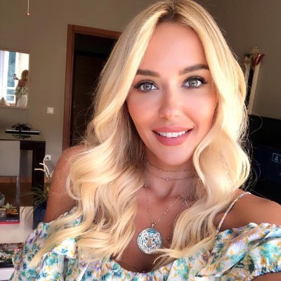 Lover of small animals🥰
Positive vibes only✌️
Forever young at heart💗
Spreading love and positivity💌
Blossoming into my best self🌸
Exploring the world