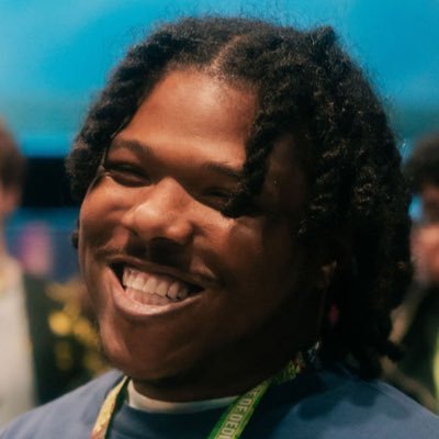1/2 Owner of @SmokedSessions 💨 I smoke weed, play fighting games and overall just be a cool ass dude.