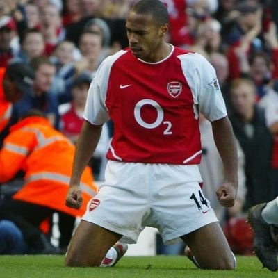 Living and breathing Arsenal FC. Forever chasing that beautiful game and believing in The Arsenal Way. #COYG🔴⚪ Gooner for life. ❤️⚽ North London Forever ❤️