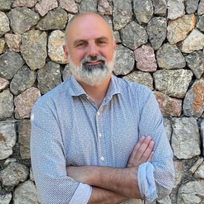 Portaveu del Grup Municipal Socialista de Sóller.
Cap victòria és definitiva, cap derrota ho és per sempre. És el coratge per continuar el que compta. 🌹