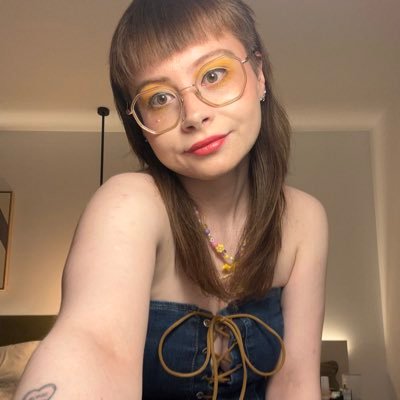 holl4b4ckg1rl's profile picture. i’m in a silly goofy mood