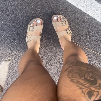 4’11 Foot model based in Birmingham/London 👣Online & in person 👠 Size 6 UK 👟 https://t.co/PRoU2YCLou