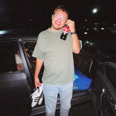 matt_hew1438's profile picture. lurking in the shadows of gay twitter