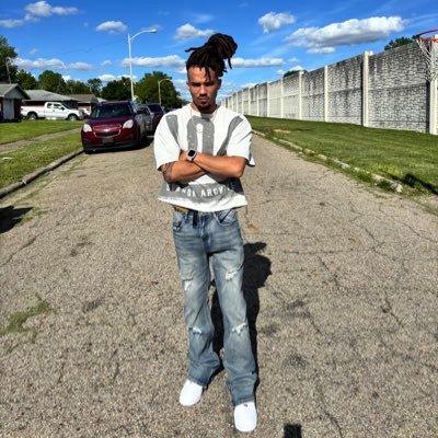 Half man half 🐐 #LongLivesage Realest. I love bad bitches & bad bitches love me ~straight male