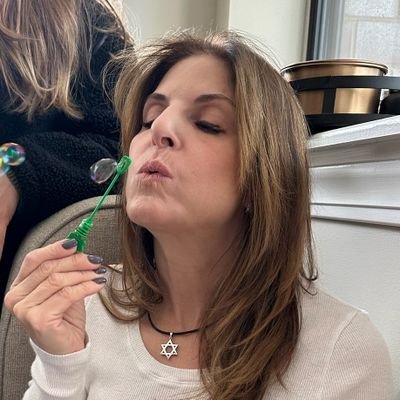 zisselisa's profile picture. Navigating the empty nest. Former Registered Dietitian. IC Warrior & Support Group Leader. #NOKB #WeBearish #AutismAcceptance