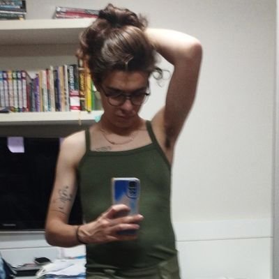 Travesti 💊24/05/2025💊|
Materialismo do Surreal e Dialética da Destruição
|a-/ela |
Bérnie Moira