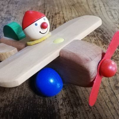 飛行機と車の模型が大好きで、大阪レディーバードクラブに所属しています。変な飛行機やかわいい車が好みです。模型以外にも音楽や映画、食べ物についてもつぶやいてます。ローバーミニメイフェアが愛車です。(^-^)