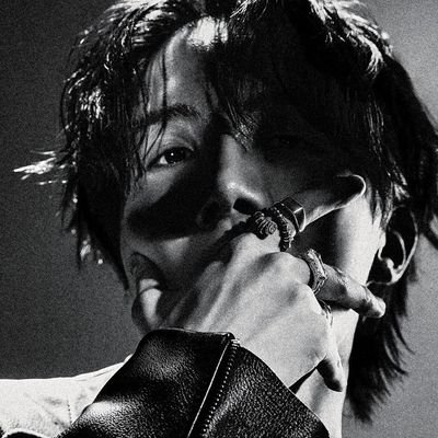 Ayudame hablo español, por favor! 21, ARMY first and foremost, 🔞, retweet heavy. Not very active, but let's be moots!