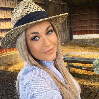 Amanda12Amanda2's profile picture. Confident 🌟I’m a woman who knows her worth and doesn’t wait for validation. I walk with purpose, speak with intention, and live with a heart full of gratitude.