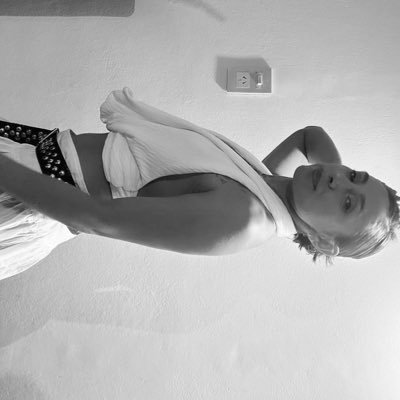 _luanaromero's profile picture. All we need is love  https://t.co/vnvx51lcmb