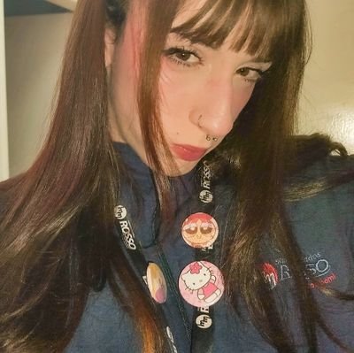 gabcaze's profile picture. destruidora de lares, cínica, maldosa, cruel, antipática, traidora, maldita, depravada, excomungadora, maligna e invejosa