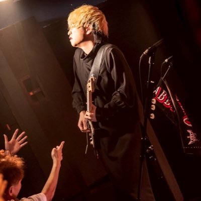 ギタリストの中村涼です。Youtubeではスズムラアタルです。Mix、レコーディングエンジニアもやってます。各種ご依頼はコチラご確認の上、DMください。 https://t.co/CWxH7YiFQw