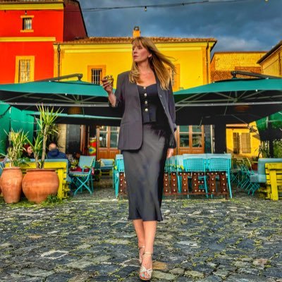 TV host @euronewsalbania, editor @politicoeu, journalist. Author of 3 books on 🇦🇱. Filmmaker, artist, teacher, runner. “The Edith Durham of our time”