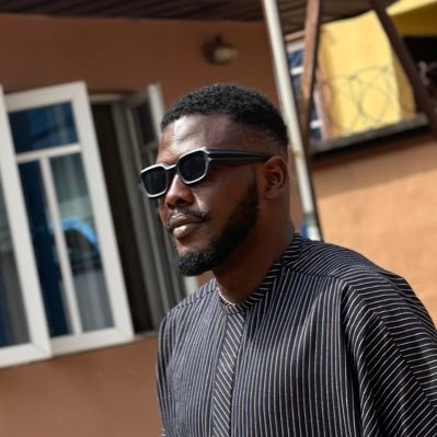 obankz_savage's profile picture. Tech | Writer | Volleyballer | Lifestyle | Man Utd      The madness creates addiction