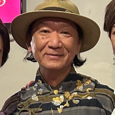 ShingoTokihiro's profile picture. 衣装デザイナー、パフォーマー(青蓮,TEO),詩人、写真家、演出家。 このTwitterでは、特にパフォーマーとしての活動をあげてゆきます。衣装は全て私の衣装。中は金蘭の上下。ガウンはフランス製のスパンコールレース! 間近で見ても、姫の衣装らしく👍